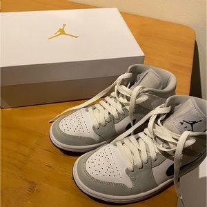 Air Jordan 1 Mid Grey Fog (Women’s 6)